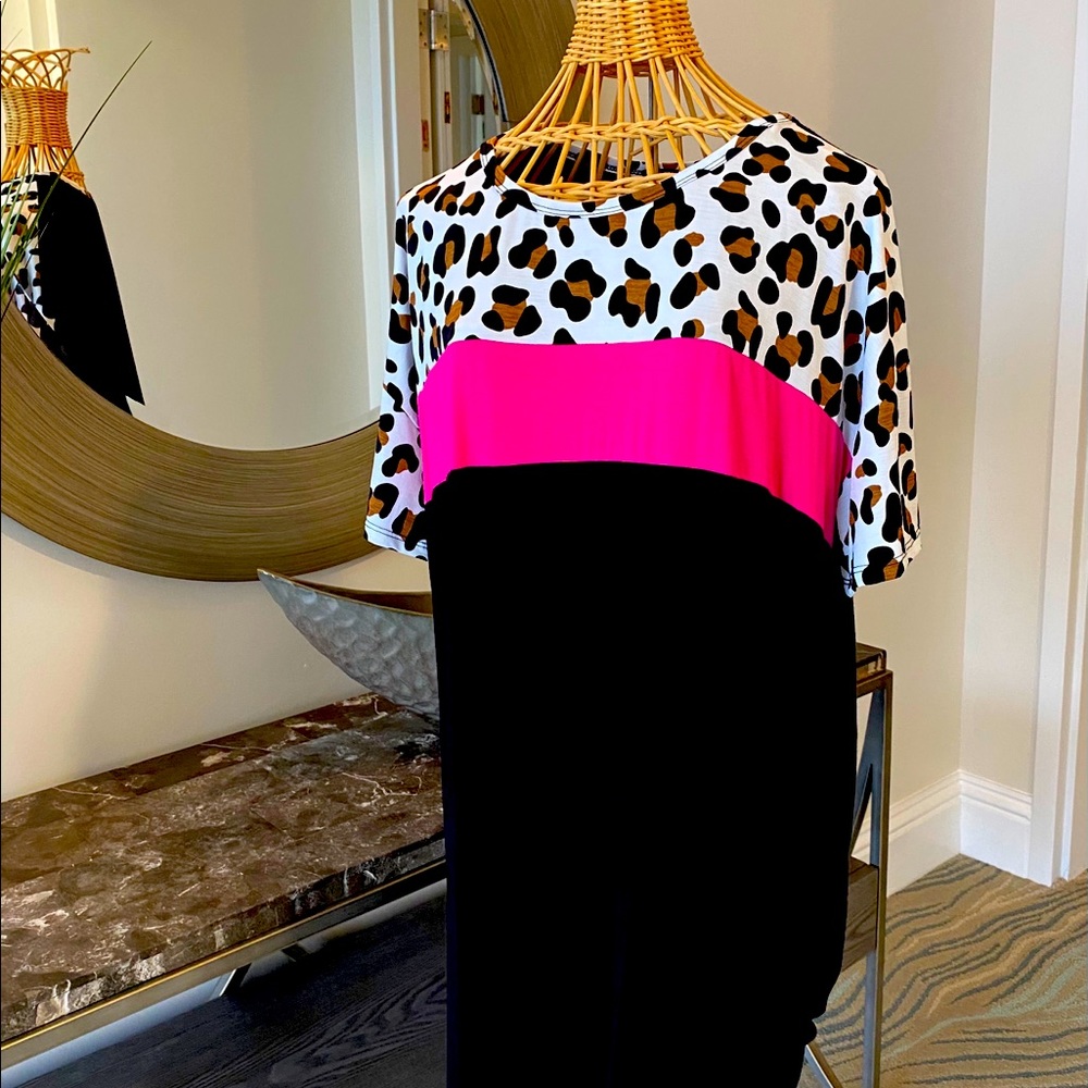 Heimish USA 2XL black and pink Cheetah blouse.